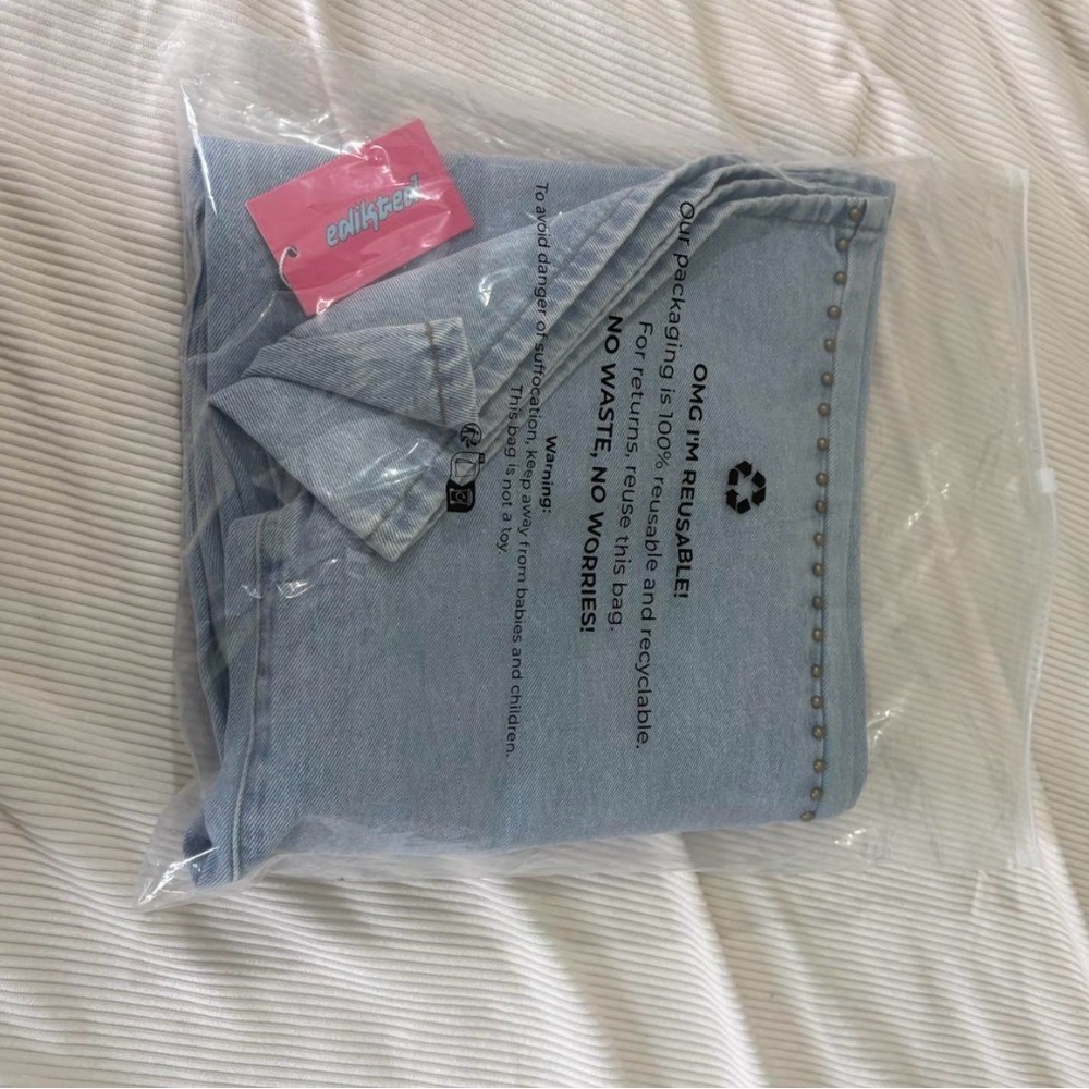 NWT edikted light wash studded wide leg jeans, low rise. #denim #trendy #NWT